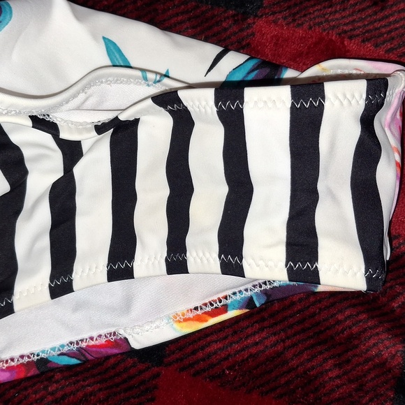 Floral and striped size Large one piece cupshe bathing suit - Picture 6 of 7